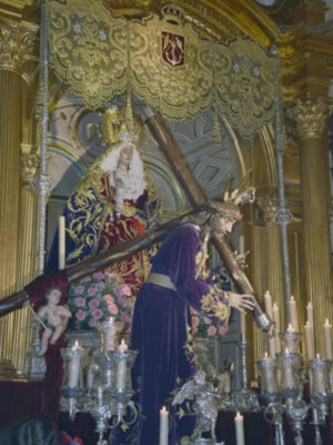 Altar del miércoles santo en su veneración en Alcalá del Río
