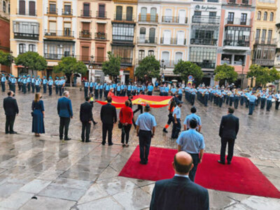 La Plaza de San Francisco de Sevilla acoge el izado de la bandera de España por el Centenario de la Base Aérea de Tablada