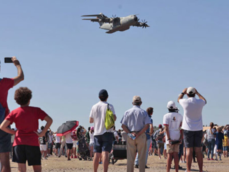 Destacada selección de aviones militares y civiles en el Raid Aéreo que se celebro en Tablada (Sevilla)