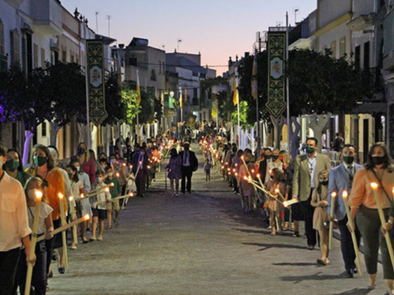 La Antigua Hermandad de la Vera-cruz Ilipense celebró el rosario vespertino