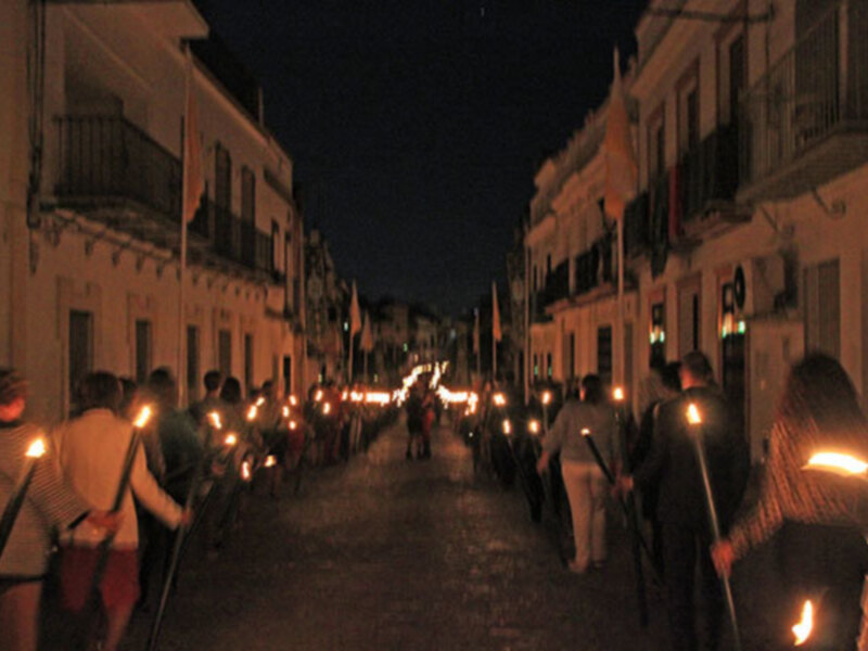 Concluye la Solemne Procesión historica de regreso del Santísimo Cristo de la Vera-Cruz a la Real Ermita de San Gregorio, de Alcalá del Río