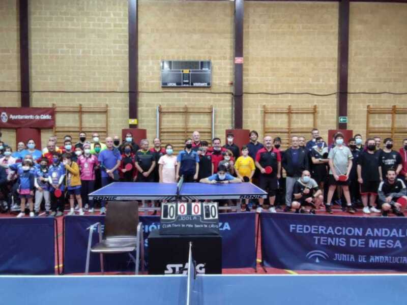 Una numerosa  y heterogénea representación  del CTM Portuense participó  en la primera jornada de la Liga Provincial de Tenis de Mesa