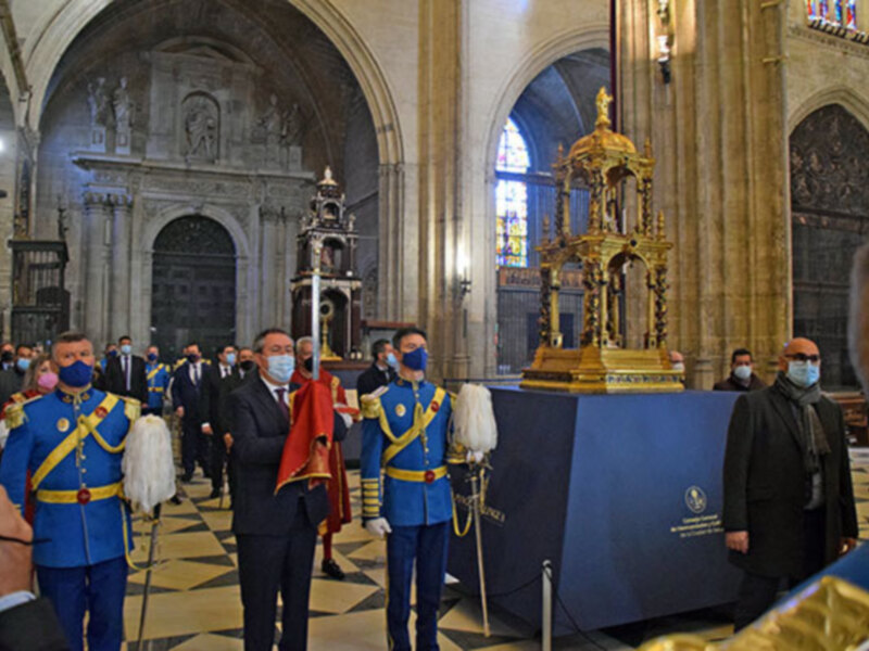 La Catedral de Sevilla celebra la Festividad de San Clemente con la procesión de la reliquia y la espada de San Fernando