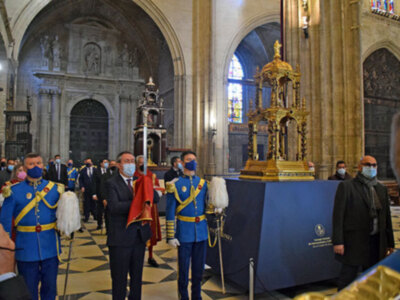 La Catedral de Sevilla celebra la Festividad de San Clemente con la procesión de la reliquia y la espada de San Fernando