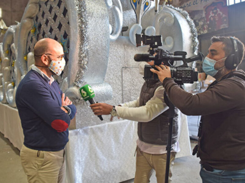 El acto de la Carroza del gremio  de los artesanos ha tenido lugar en el Pabellón de la Cabalgata de Reyes .