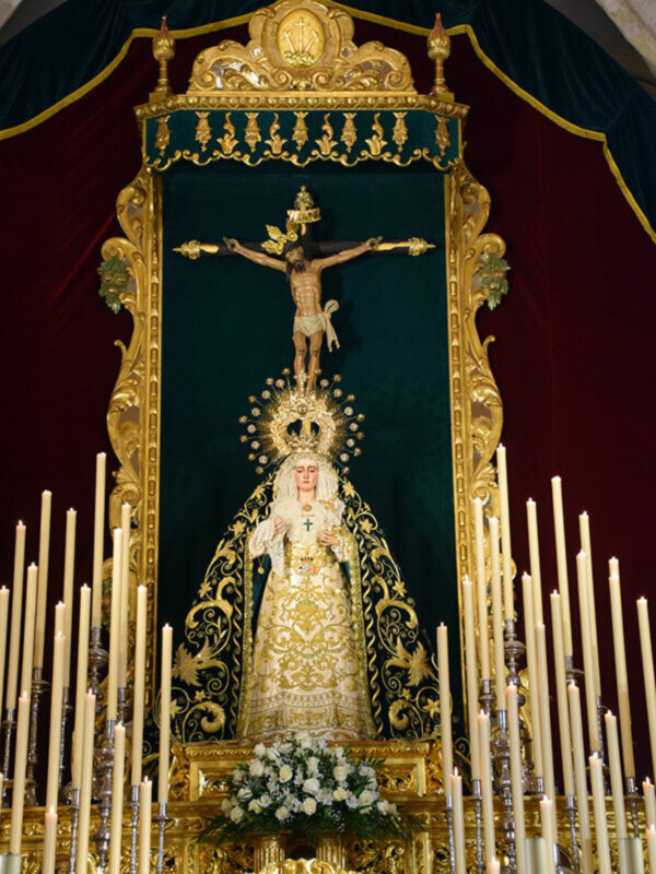 Altar efímero de los cultos en honor a la Virgen de las Angustias Coronada de Alcalá del Río