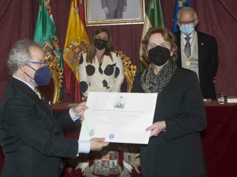 Liliane Dahlmann ingresa en la Real Academia Provincial de Bellas Artes tras una vida dedicada a la Fundación Casa Medina Sidonia