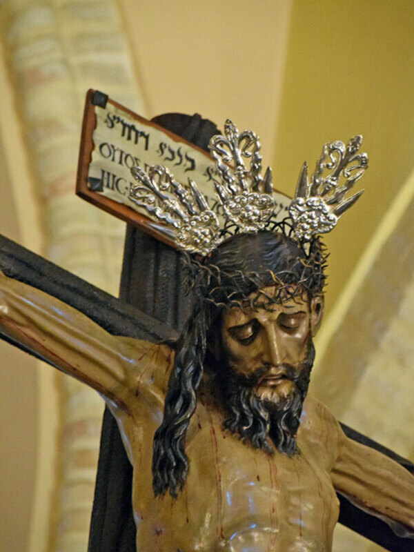 La lluvia impide la procesión del Cristo del Buen Fin en Alcalá del Río.