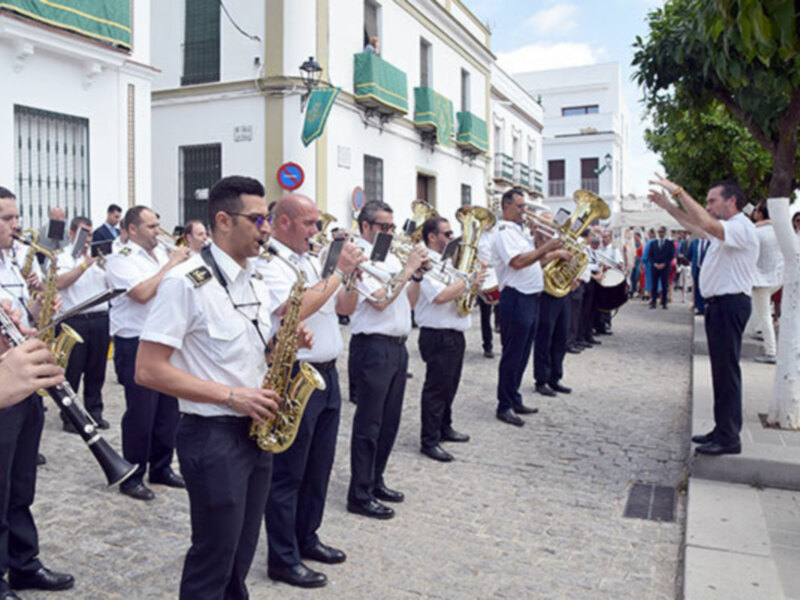Solemne Función de Reglas en la Hermandad de la Vera-cruz y paseos de Mantillas en Alcalá del Río.