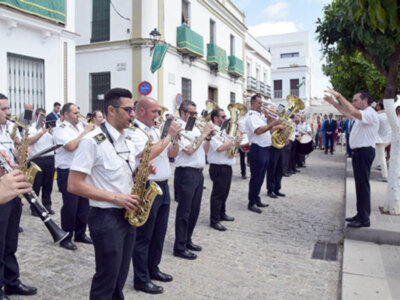 Solemne Función de Reglas en la Hermandad de la Vera-cruz y paseos de Mantillas en Alcalá del Río.