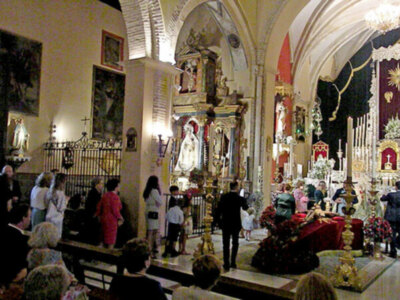 Solemne  Besamanos y Besapiés  o Veneración a los titulares de la Vera-cruz de Alcalá del Río.