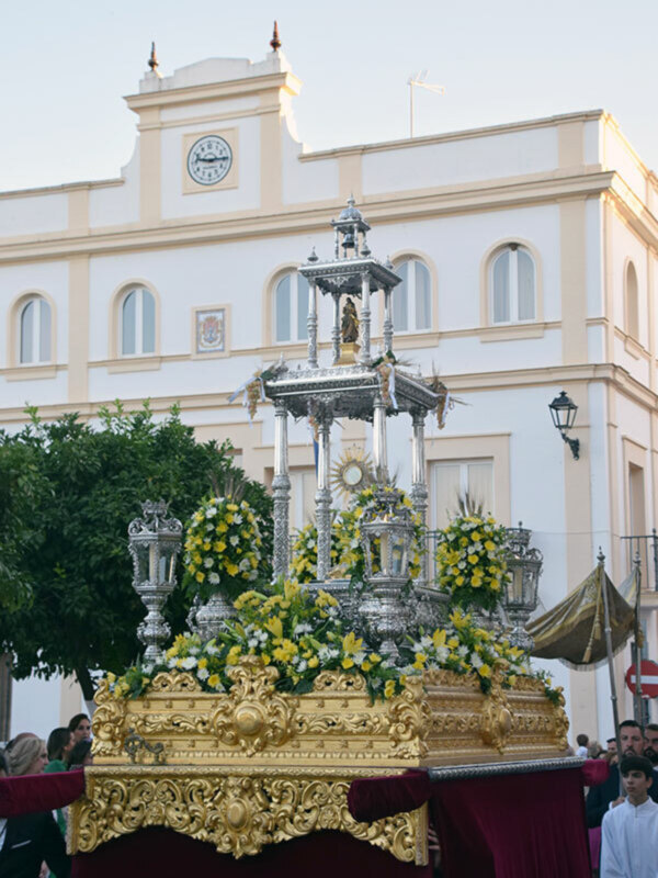 Dios vuelve a pasar por las calles de Alcalá del Río