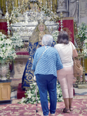 Segunda veneración en honor a la Virgen de los Reyes.