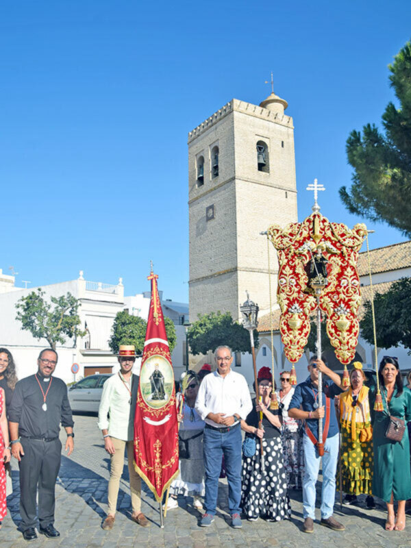 La Romería  con sus pelegrinos saludaron en su camino al pueblo de Alcalá del Río