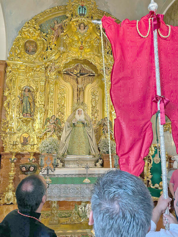 Los peregrinos de San Benito Abad en su caminar por Alcalá del Río se dirigieron a la Real Ermita de San Gregorio de Alcalá del Río.
