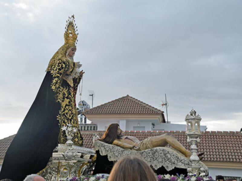 La Hermandad de la Soledad  de Alcalá del Río traslado sus  imágenes titulares al templo parroquial