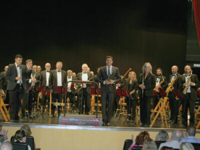 En el teatro Hogar Virgen de los Reyes se celebró un concierto de música Asturiana.