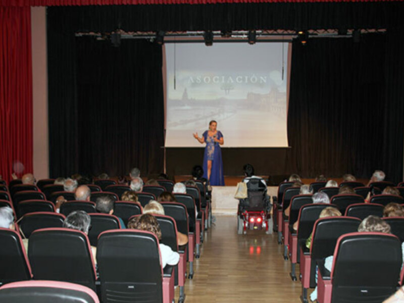 Espectáculo musical ofrecido por la Asociación Aires de coplas en Sevilla.
