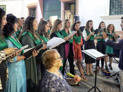 Rosario vespertino público, donde todos los hermanos/as y fieles rezaron el santo rosario en Alcalá del Río