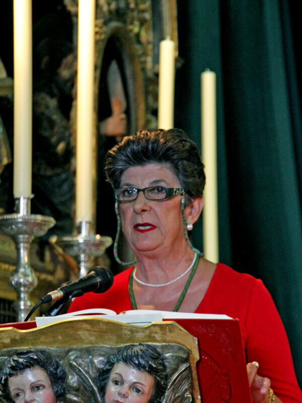 Homenaje a hermanos de Vera-cruz  de Alcalá del Río por su dedicación y dilatada permanencia en la misma