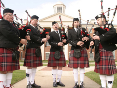 ¿Por qué los hombres escoceses usan faldas?