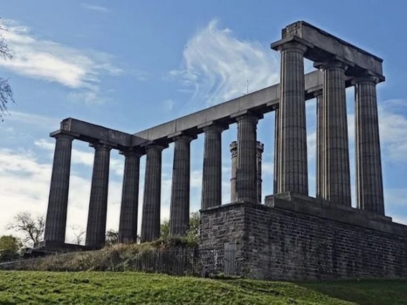 El Partenón de Atenas (Grecia), con replica en Edimburgo capital de Escocia