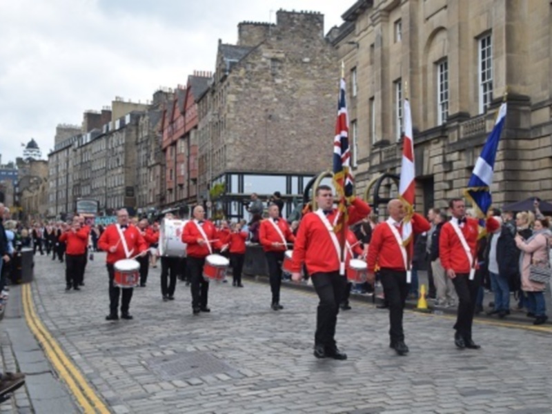 Los pasacalles del congreso de Bandas desfilaron por la Royal Mail Street de Edimburgo