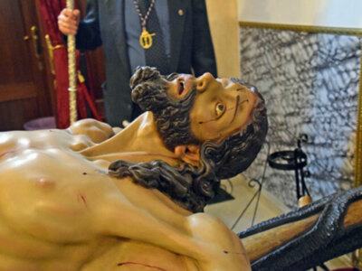  El Cristo de la Clemencia, recorrió en Vía Crucis por su feligresía de San Juan de la Salle