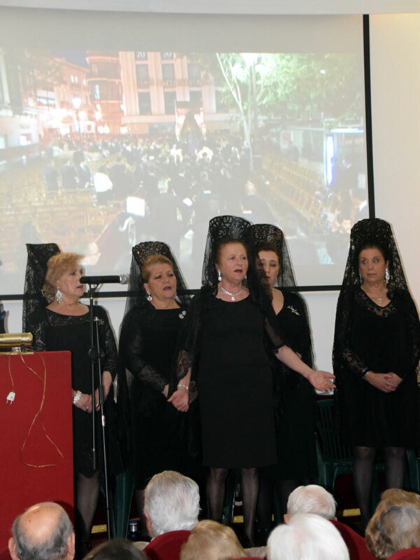 El ateneo de Sevilla contó con un pregón de Semana Santa el cual se intercalaron saetas, Sevillanas y Marchas