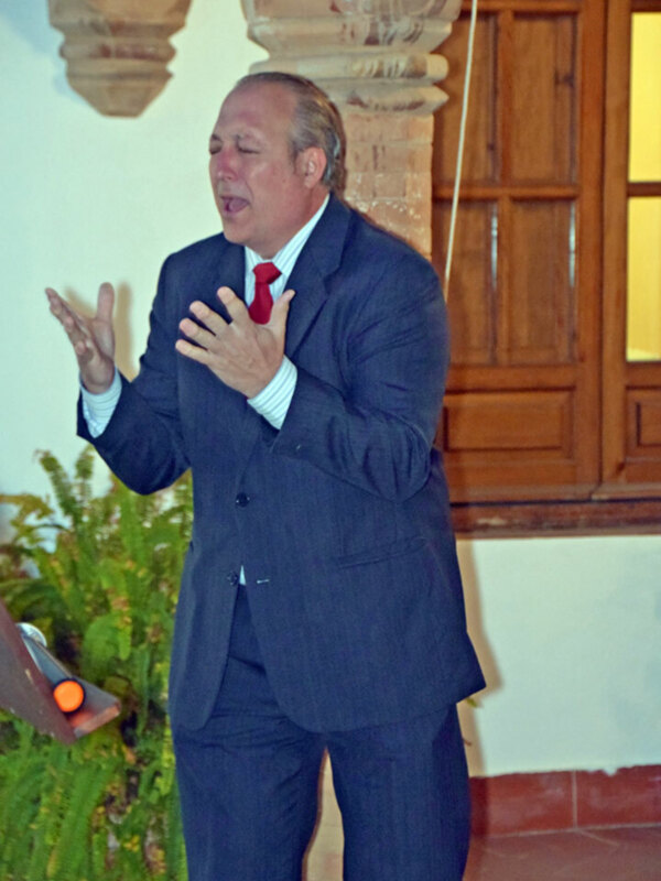 Francisco de Asís Moya presento el pregón íntimo del Ateneo Popular de Sevilla.