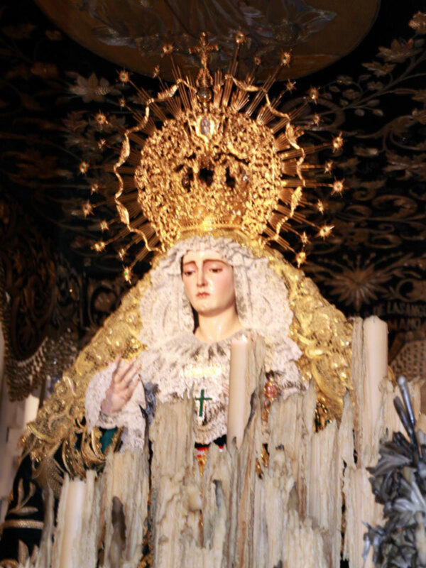 El Jueves santo es uno de esos días que reluces más el Sol