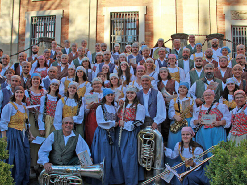 Puy du Fou llega a Sevilla con un desfile histórico en los jardines de Murillo.