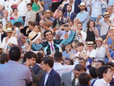 Dios también estuvo en la plaza, por José Joaquín Gallardo 