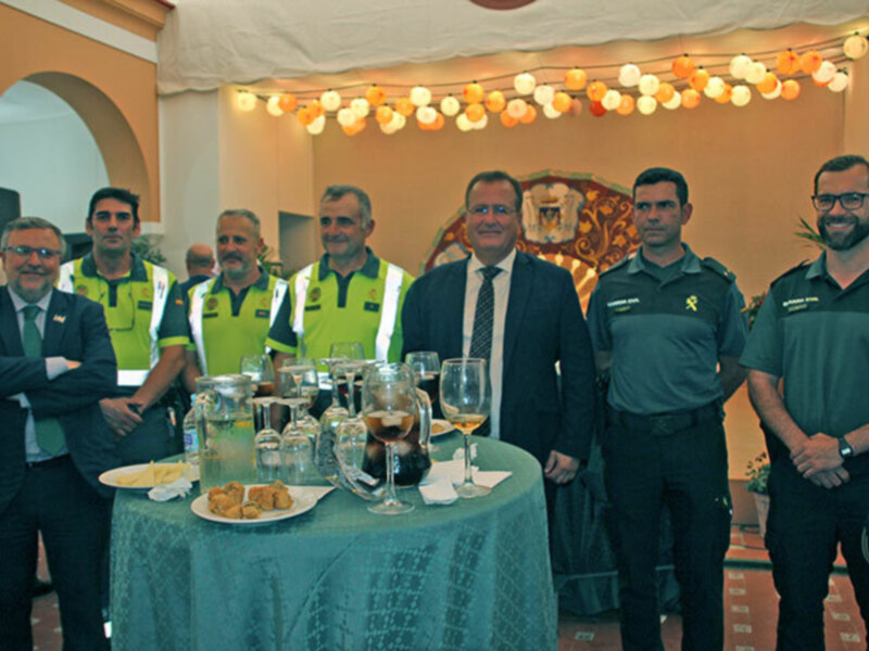 La caseta municipal de Sevilla congrega a destacadas personalidades de la política, la cultura y las empresas en la feria de abril