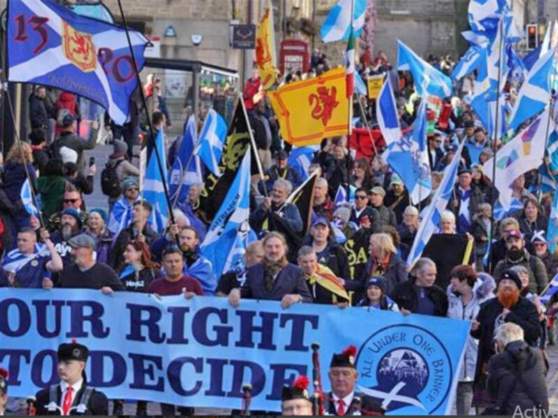 Los republicanos protestan  contra la coronación del Rey Carlos