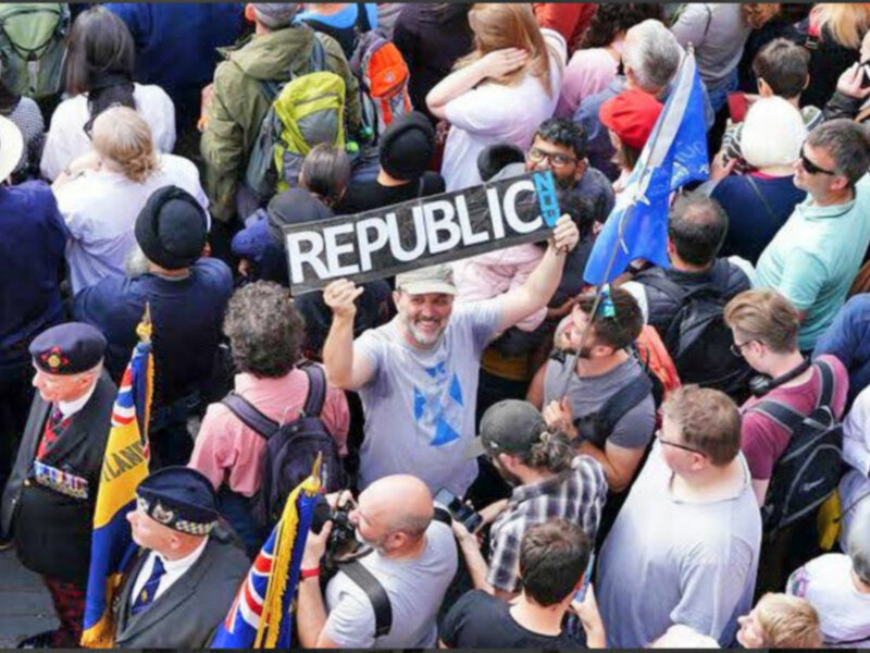 Un sondeo reciente cifra en 64% los británicos a los que les interesaba poco o nada el desfile real. 