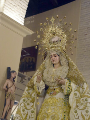 Solemne bajada de los titulares de la Hermandad de la Vera-cruz Ilipense