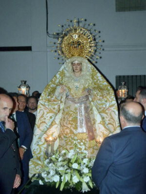 La Hermandad de la Vera-cruz de Alcalá del Río procesionó la bajada con sus titulares