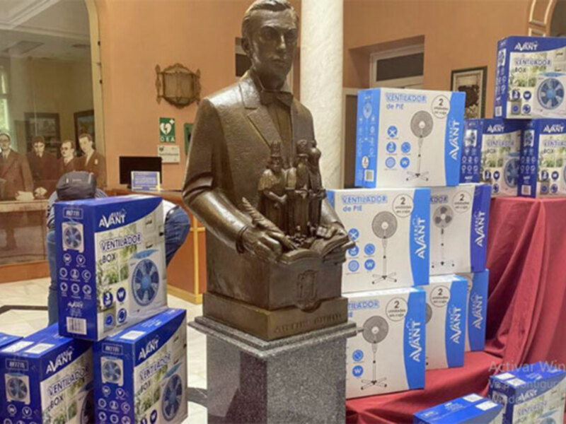 El Ateneo hispalense hace entrega de 150 ventiladores a personas desfavorecidas en Sevilla