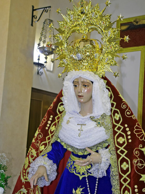 La escuela de saetas sevillana le rezó por saetas a la virgen de la Fe y Entrega de Sevilla.