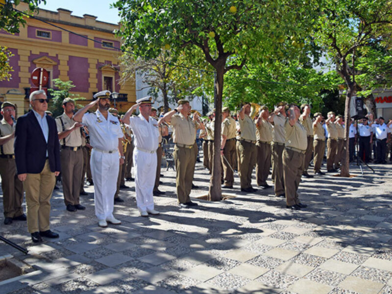 Sevilla celebró el día de las Fuerzas Armadas en la plaza de la Gavidia