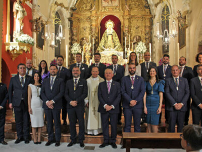 17 hombres y 4 mujeres entre los que destaca su juventud, pero también su arraigo a la Hermandad de la Soledad de Alcalá del Río en su toma de posesió