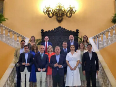 En nuevo equipo del ayuntamiento de Sevilla, está formado por 7 hombres y 6 mujeres