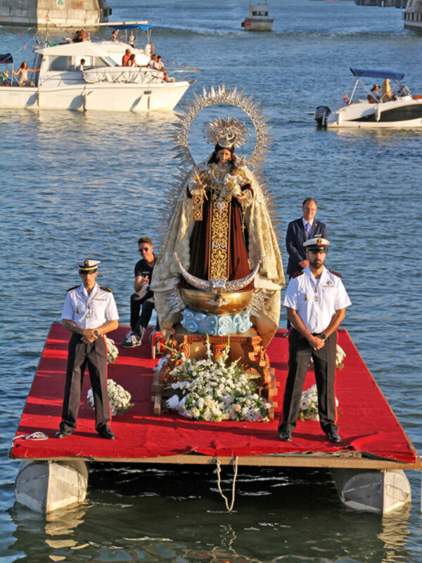 Procesión Marinera de la Virgen del Carmen del Puente de Triana