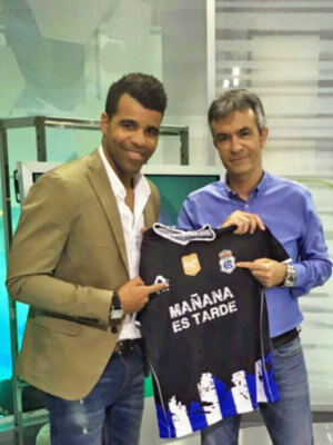 El trofeo de “Aldabón de Sevilla ha recaído en esta edición al periodista del Canal Sur Ángel Acién Cara.  