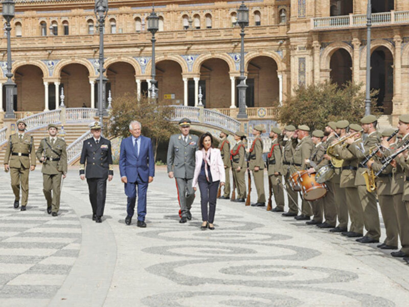 La ministra de  Defensa en Funciones del Gobierno de España y Josep Borrell asistieron a la inauguración en Sevilla de la reunión de los Jefes de Esta