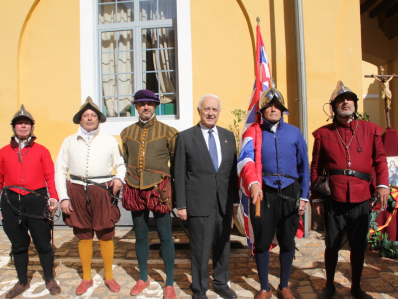 En el patio de la  Delegación de Defensa de Sevilla se celebró el VI Encuentro de la Hermandad de Veteranos del Regimiento de Soria 9