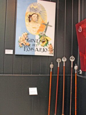 La exposición conmemora el tricentenario de la construcción de la Ermita de Santa Rosalía.