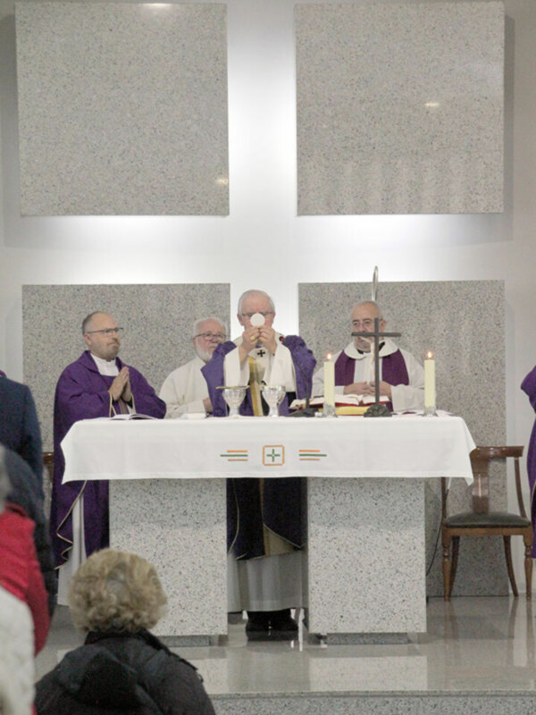 Misa en la  Solemnidad de todo los  Fieles Difuntos