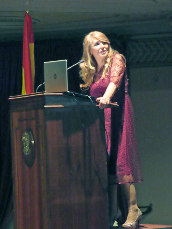Para finalizar el ciclo se celebró una gala en el Teatro de Capitanía General en la que alumnos premiados en un certamen recogían sus distinciones